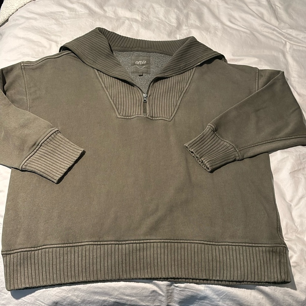 Aerie sweatshirt army green great condition runs big